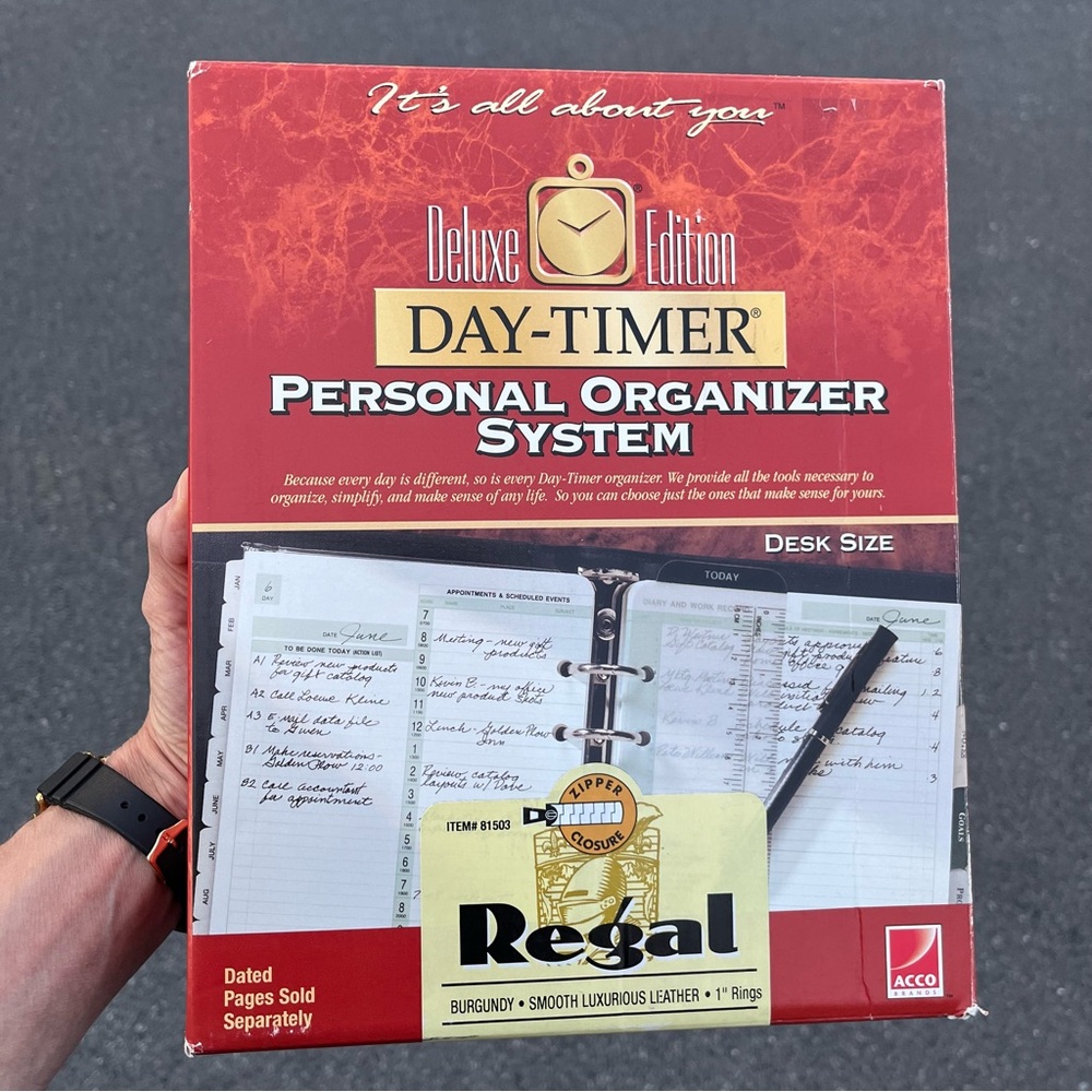 Day-Timer Desk Planner NEW Burgundy Leather 8.5x11 7 Ring Binder Zip Around Vtg